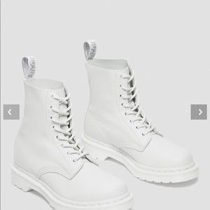 1460 PASCAL WOMEN'S MONO LACE UP BOOTS